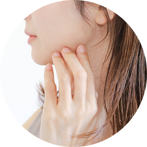 二重アゴを解消して首元からシャープに